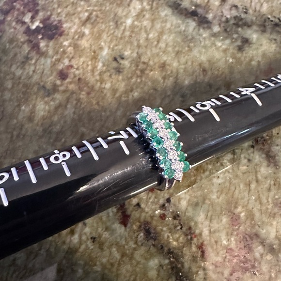 14k White Gold Diamond And Emerald Ring Size 6 1/2 - Picture 7 of 8